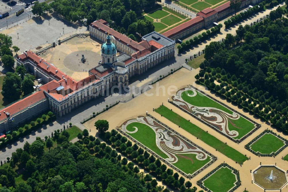 Berlin aus der Vogelperspektive: Schloß Charlottenburg in Berlin