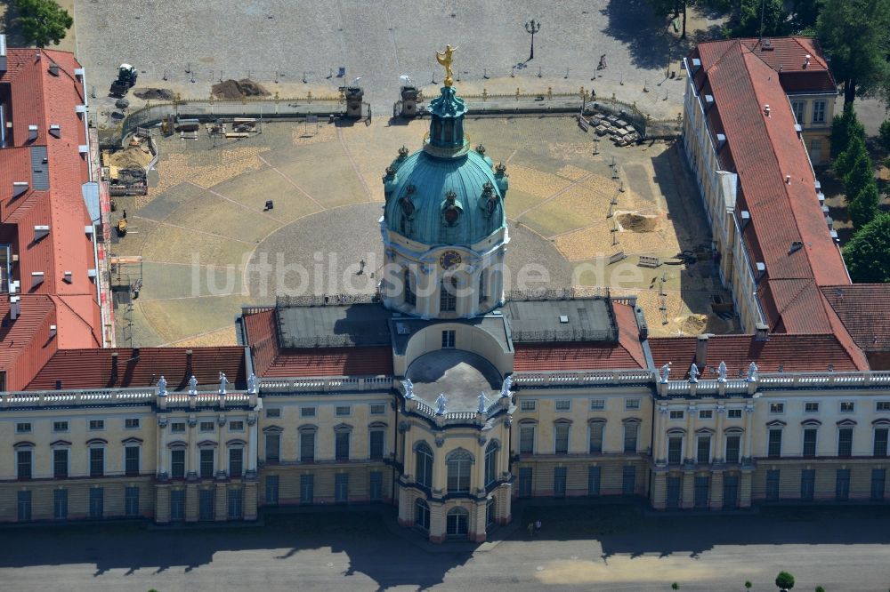 Berlin von oben - Schloß Charlottenburg in Berlin