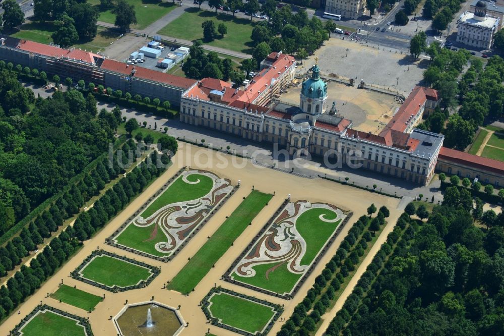 Luftaufnahme Berlin - Schloß Charlottenburg in Berlin