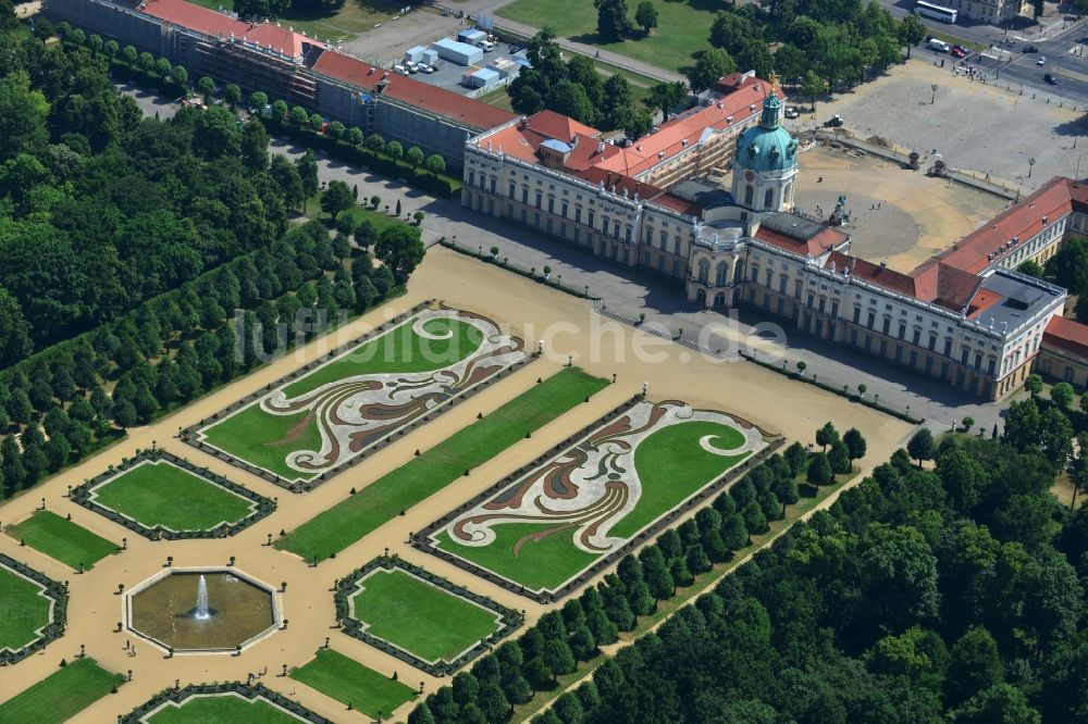 Berlin aus der Vogelperspektive: Schloß Charlottenburg in Berlin