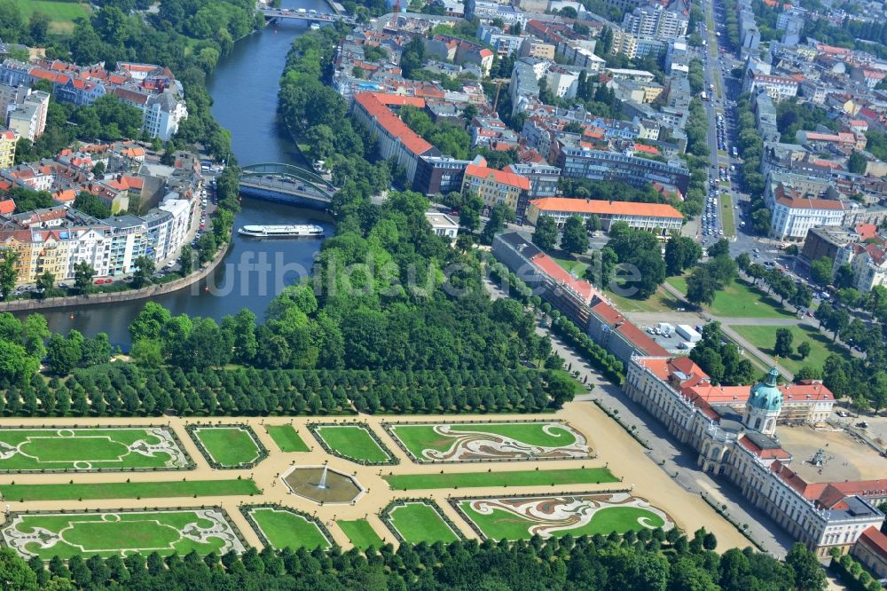 Luftbild Berlin - Schloß Charlottenburg in Berlin