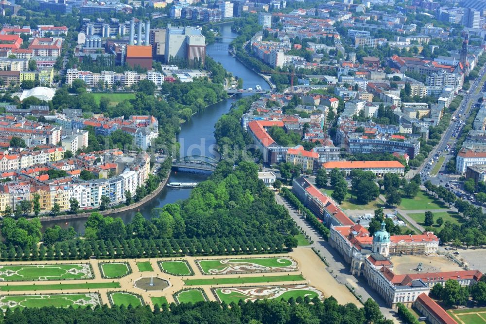 Berlin von oben - Schloß Charlottenburg in Berlin