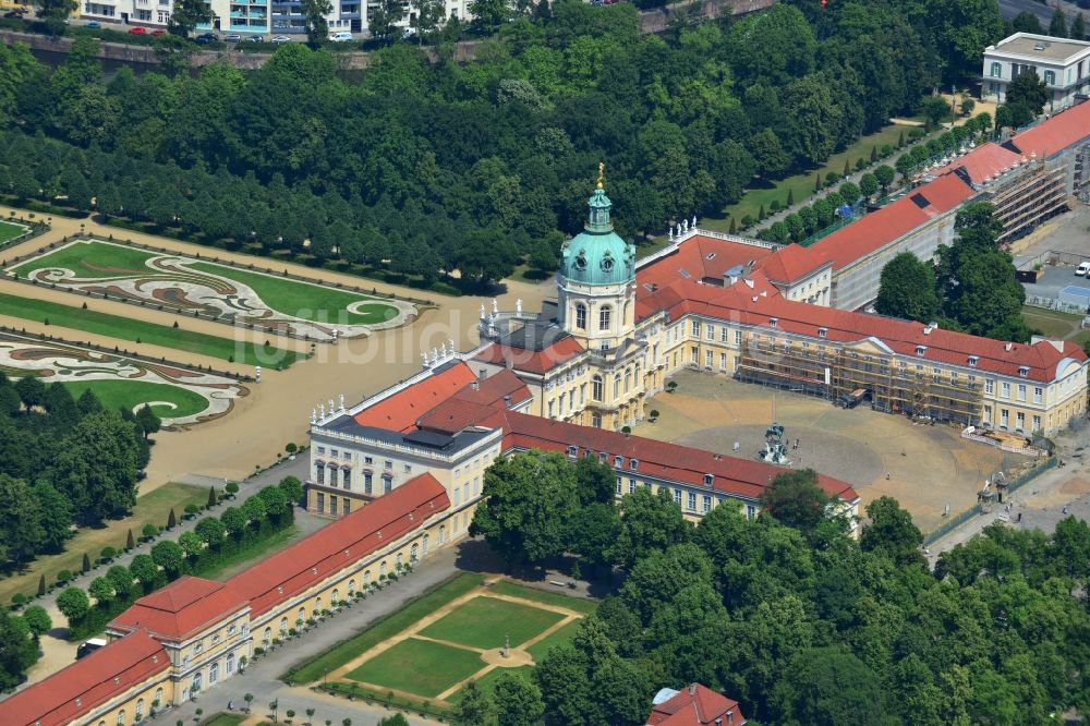 Luftbild Berlin - Schloß Charlottenburg in Berlin