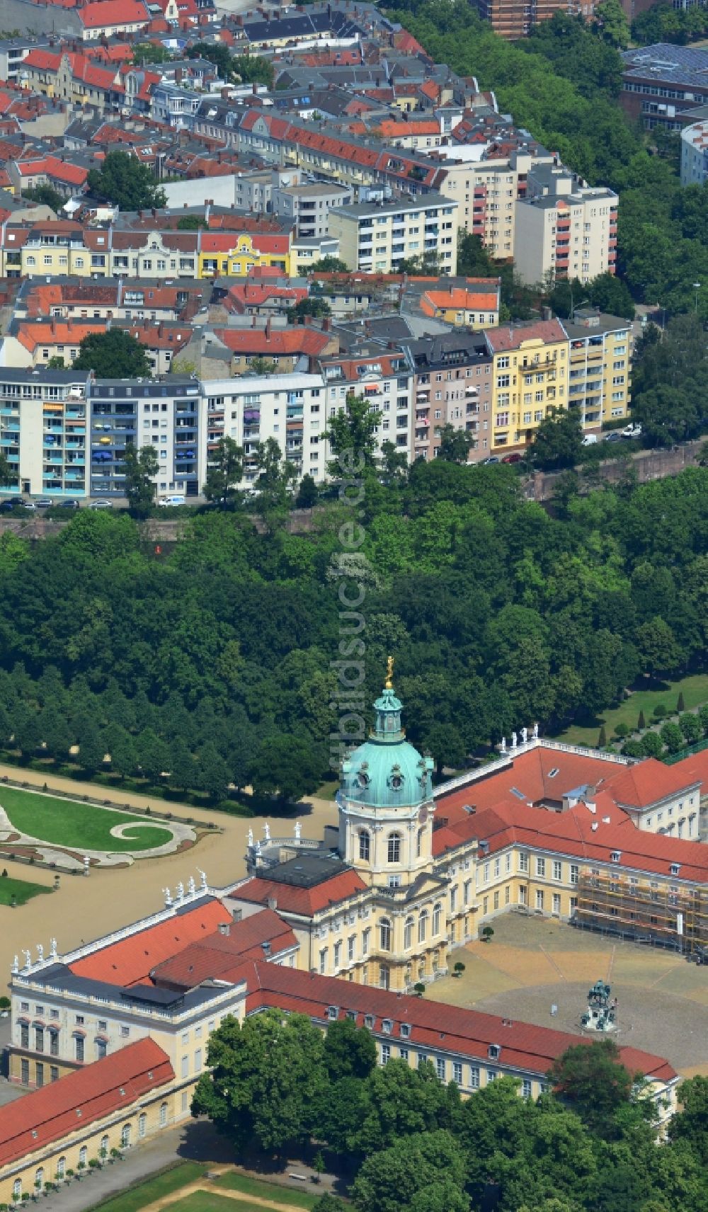 Luftaufnahme Berlin - Schloß Charlottenburg in Berlin