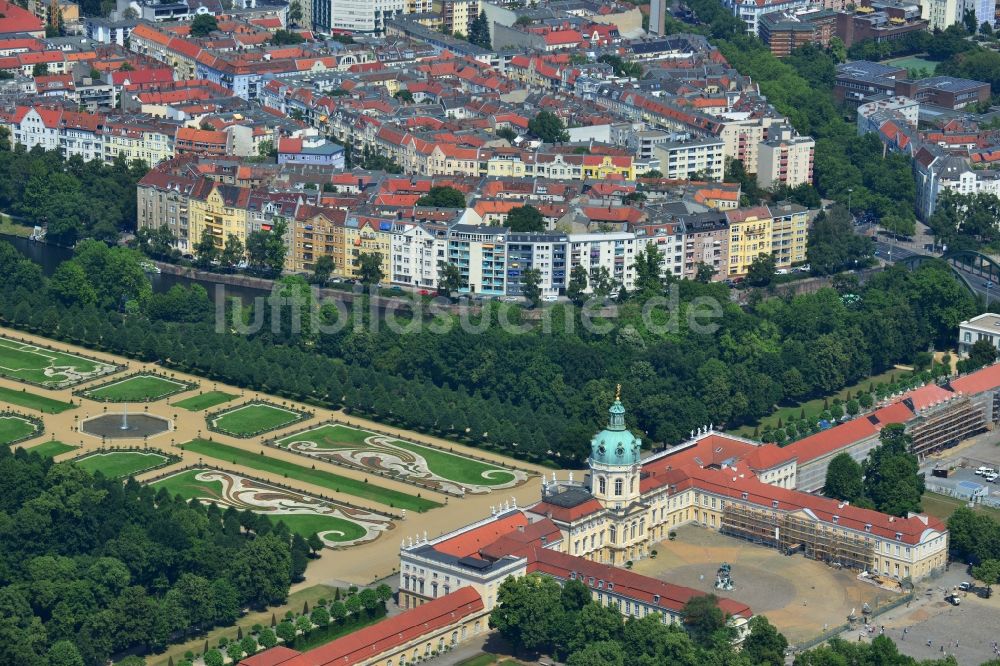 Berlin von oben - Schloß Charlottenburg in Berlin