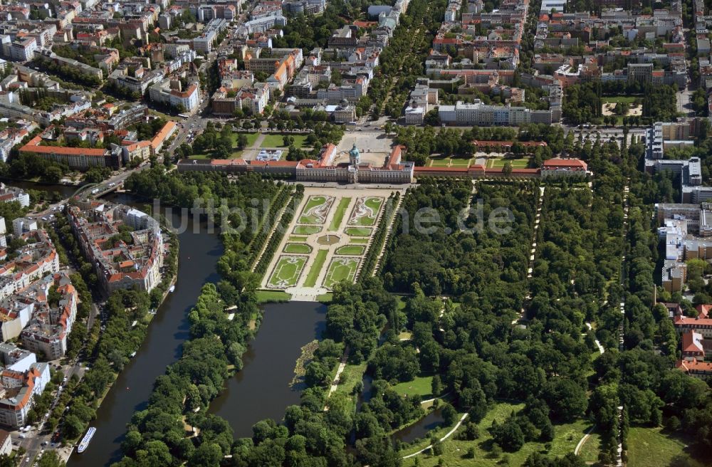 Luftaufnahme Berlin - Schloss Charlottenburg in Berlin