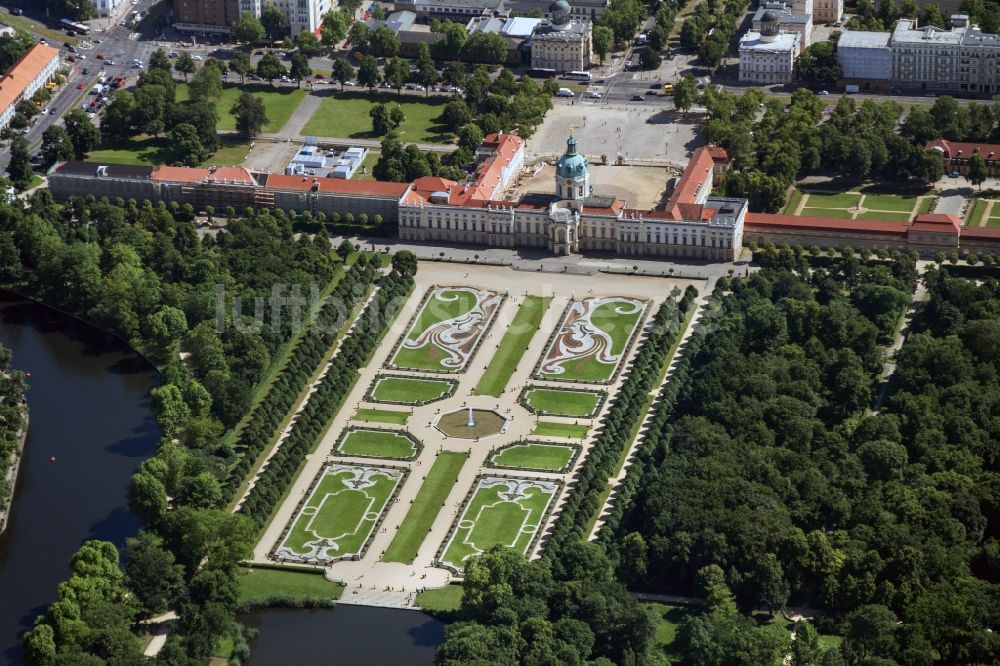 Berlin von oben - Schloss Charlottenburg in Berlin