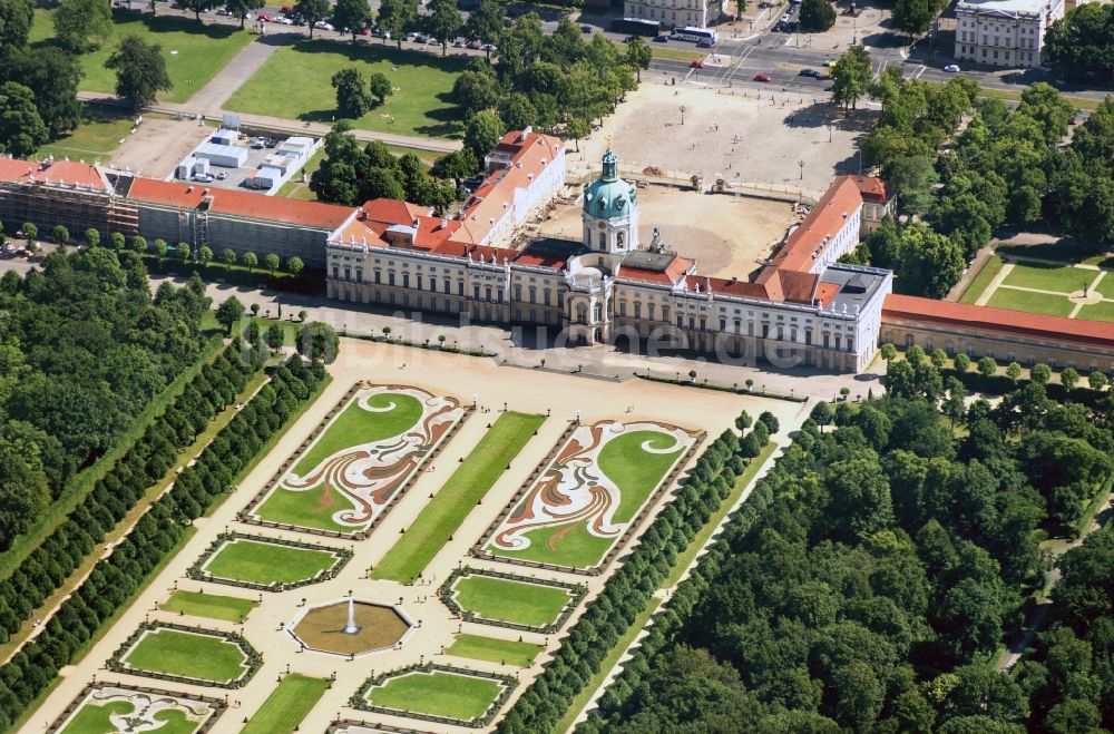 Luftbild Berlin - Schloss Charlottenburg in Berlin