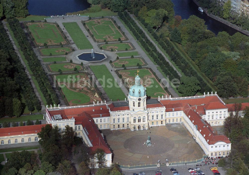 Berlin - Charlottenburg aus der Vogelperspektive: Schloss Charlottenburg in Berlin