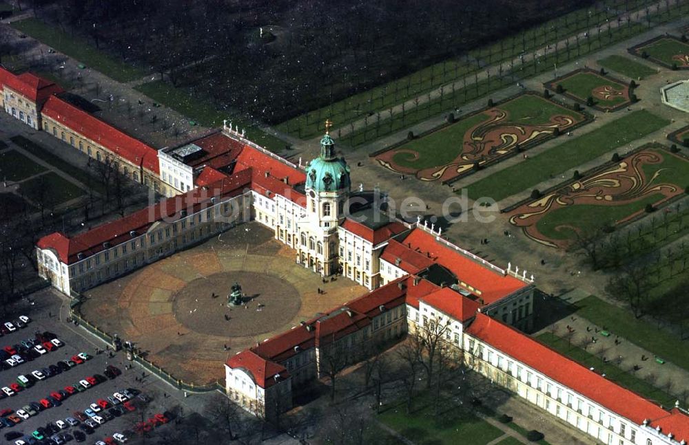 Luftbild Berlin - Charlottenburg - Schloß Charlottenburg in Berlin