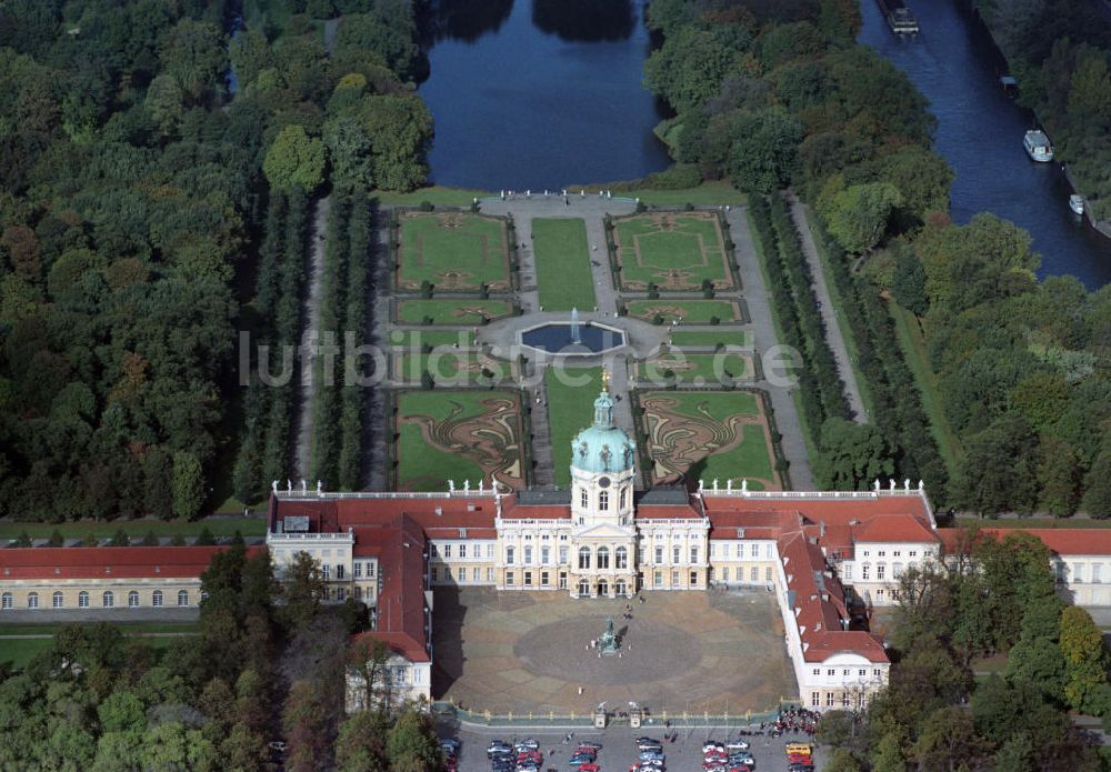 Berlin aus der Vogelperspektive: Schloss Charlottenburg in Berlin