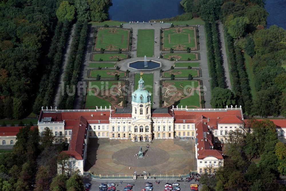 Luftaufnahme Berlin - Schloss Charlottenburg in Berlin