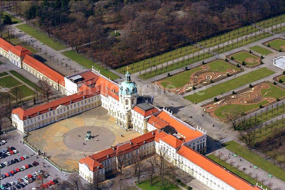 Luftaufnahme Berlin - Schloss Charlottenburg in Berlin-Charlottenburg.