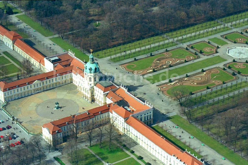 Luftbild Berlin - Schloss Charlottenburg in Berlin-Charlottenburg.