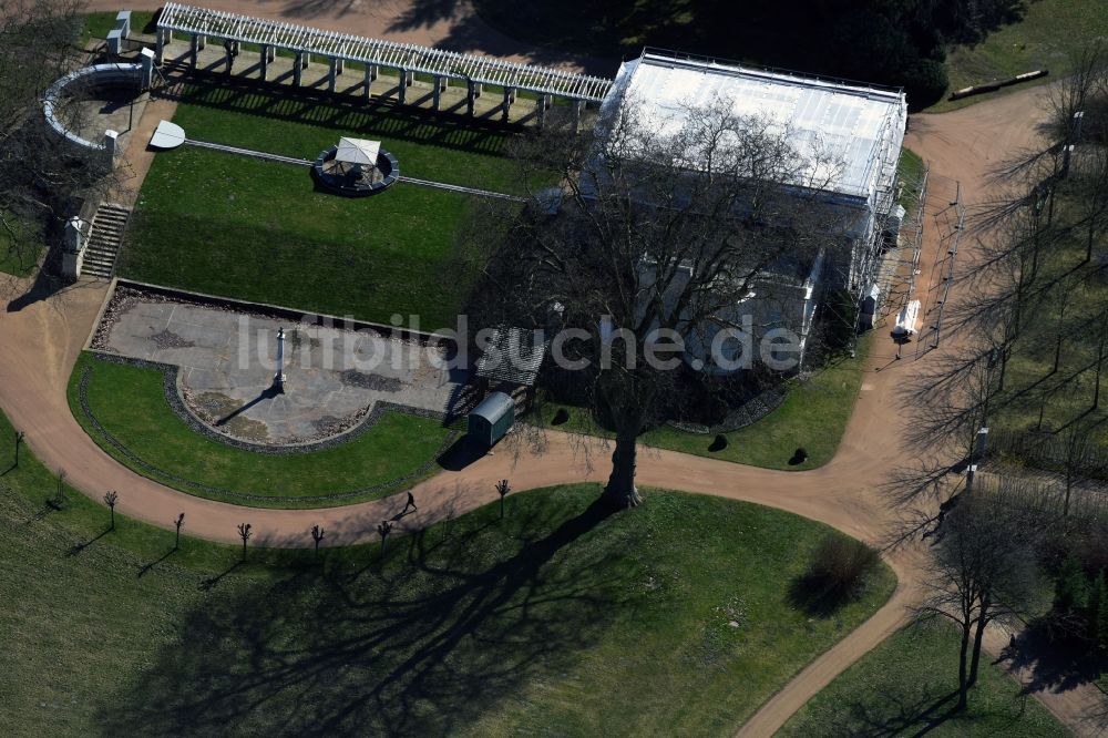 Luftaufnahme Potsdam - Schloss Charlottenhof an der Geschwister-Scholl-Straße im Park Sanssouci in Potsdam im Bundesland Brandenburg