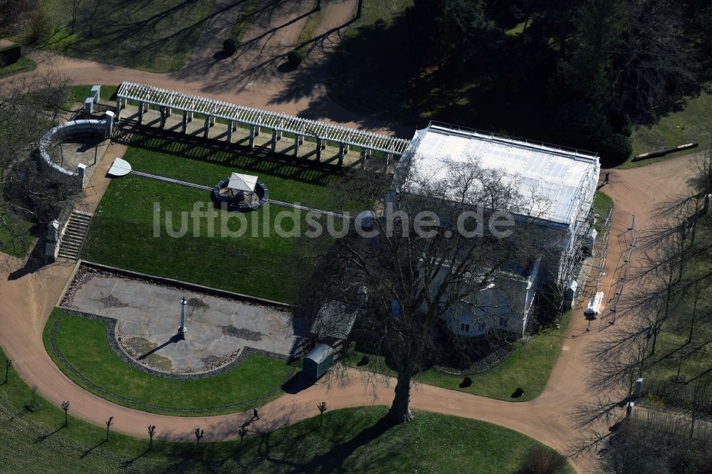 Potsdam von oben - Schloss Charlottenhof an der Geschwister-Scholl-Straße im Park Sanssouci in Potsdam im Bundesland Brandenburg