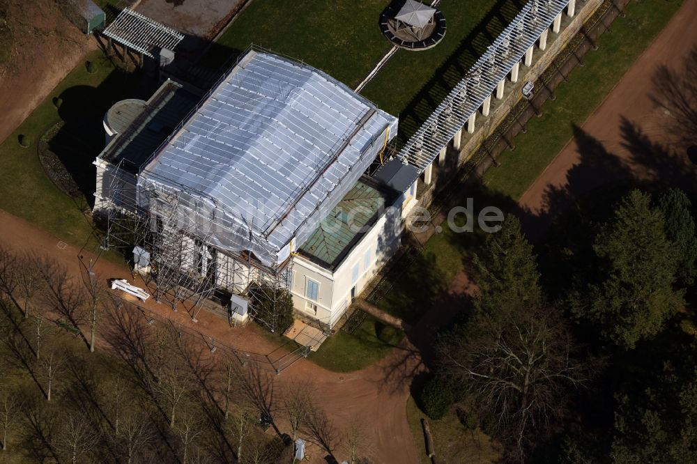 Luftbild Potsdam - Schloss Charlottenhof an der Geschwister-Scholl-Straße im Park Sanssouci in Potsdam im Bundesland Brandenburg