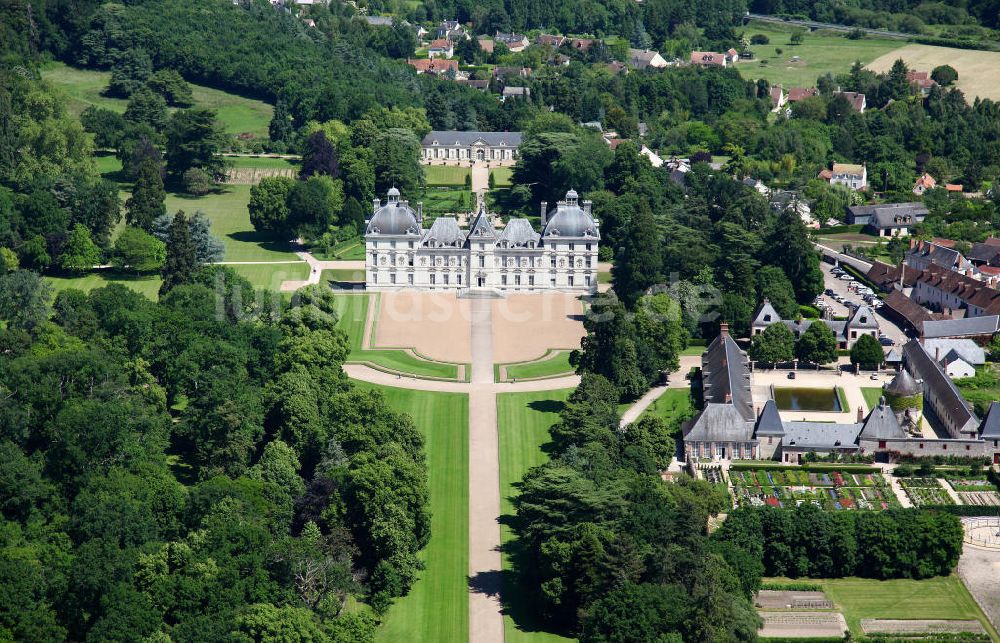 Luftaufnahme Cheverny - Schloss Cheverny in der Gemeinde Cheverny im Loiretal