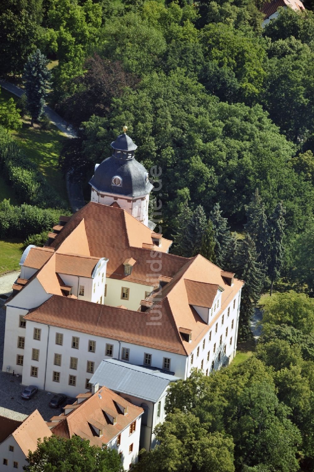 Luftaufnahme Eisenberg - Schloss Christiansburg mit der angegliederten Schlosskirche in Eisenberg im Bundesland Thüringen