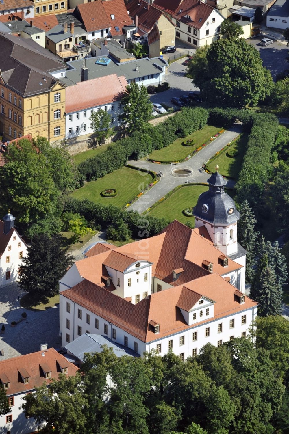 Eisenberg aus der Vogelperspektive: Schloss Christiansburg mit der angegliederten Schlosskirche in Eisenberg im Bundesland Thüringen