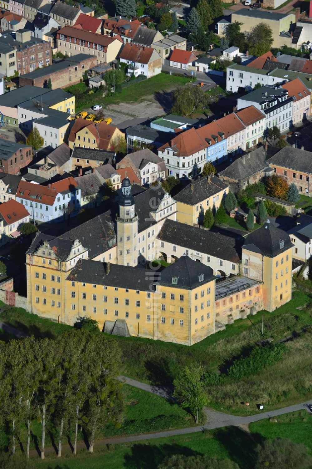 Luftaufnahme Coswig (Anhalt) - Schloss in Coswig (Anhalt) im Bundesland Sachsen-Anhalt