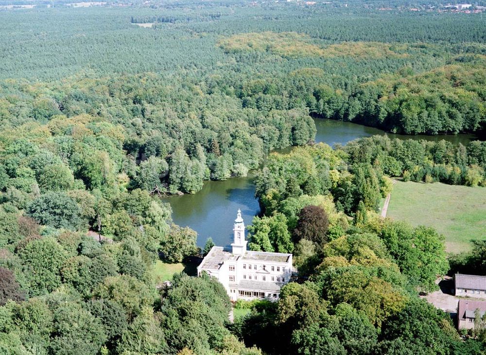 Luftaufnahme Schönwalde / Brandenburg - Schloß Dammsmühl bei Schönwalde in Brandenburg.