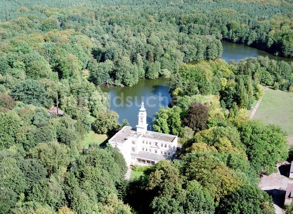 Schönwalde / Brandenburg von oben - Schloß Dammsmühl bei Schönwalde in Brandenburg.