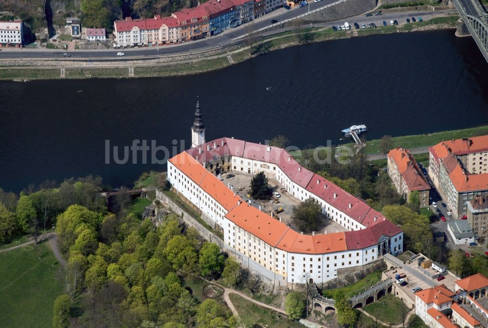 Tetschen-Bodenbach, Decin von oben - Schloss Decin im vormaligen Tetschen-Bodenbach in der Tschechischen Republik