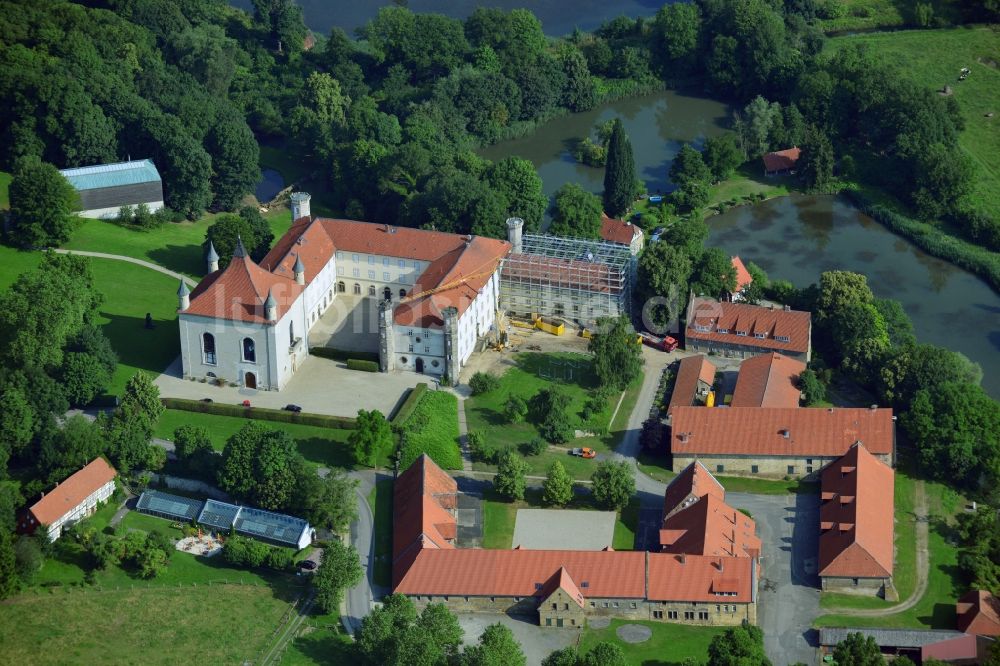 Luftaufnahme Derneburg - Schloß Derneburg in Derneburg in der Gemeinde Holle im Bundesland Niedersachsen