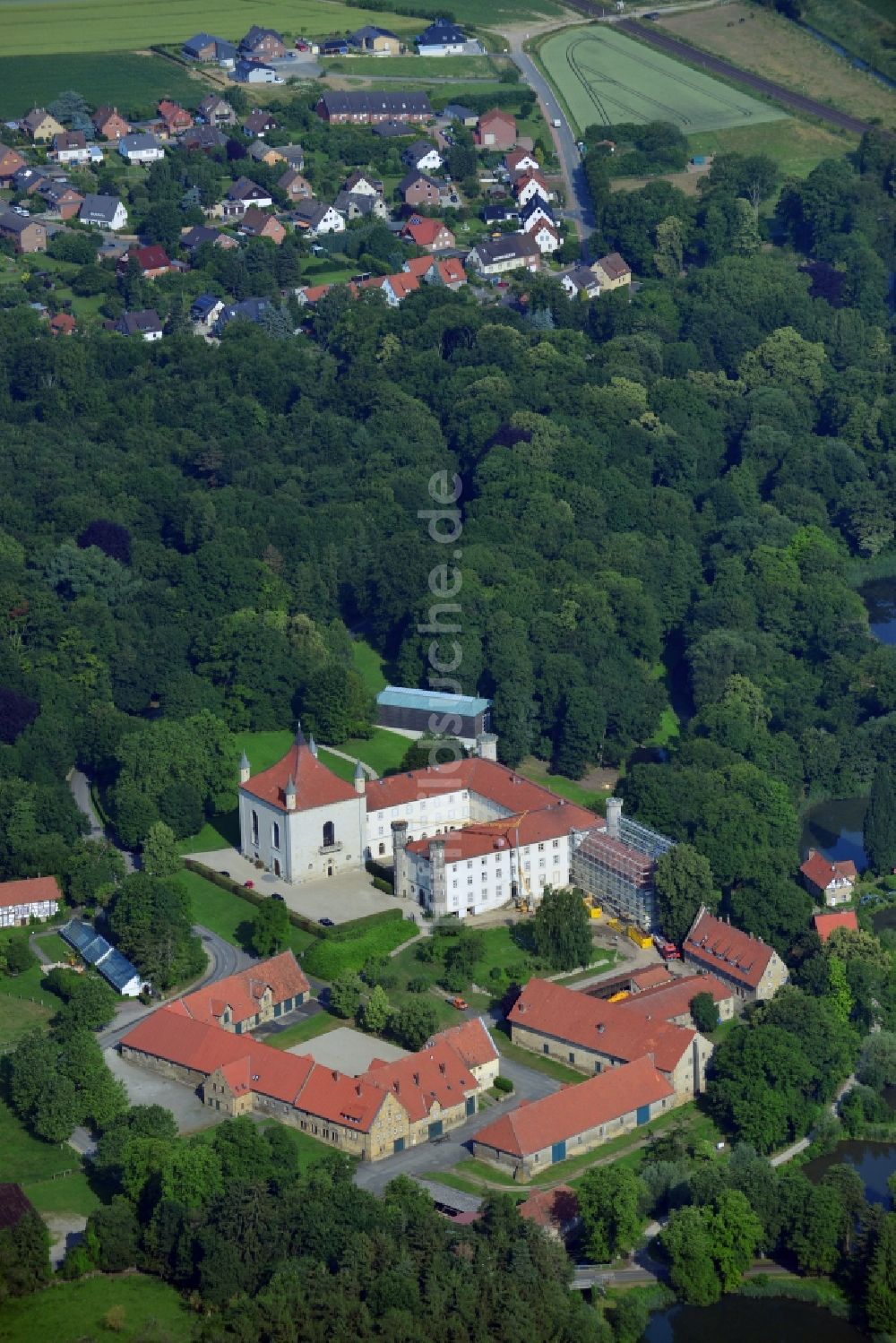 Luftaufnahme Derneburg - Schloß Derneburg in Derneburg in der Gemeinde Holle im Bundesland Niedersachsen