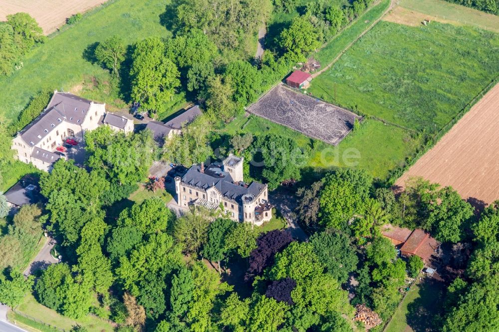 Obertheres von oben - Schloß Ditfurth mit Rainer von Marklowski Immobilien in Obertheres im Bundesland Bayern, Deutschland