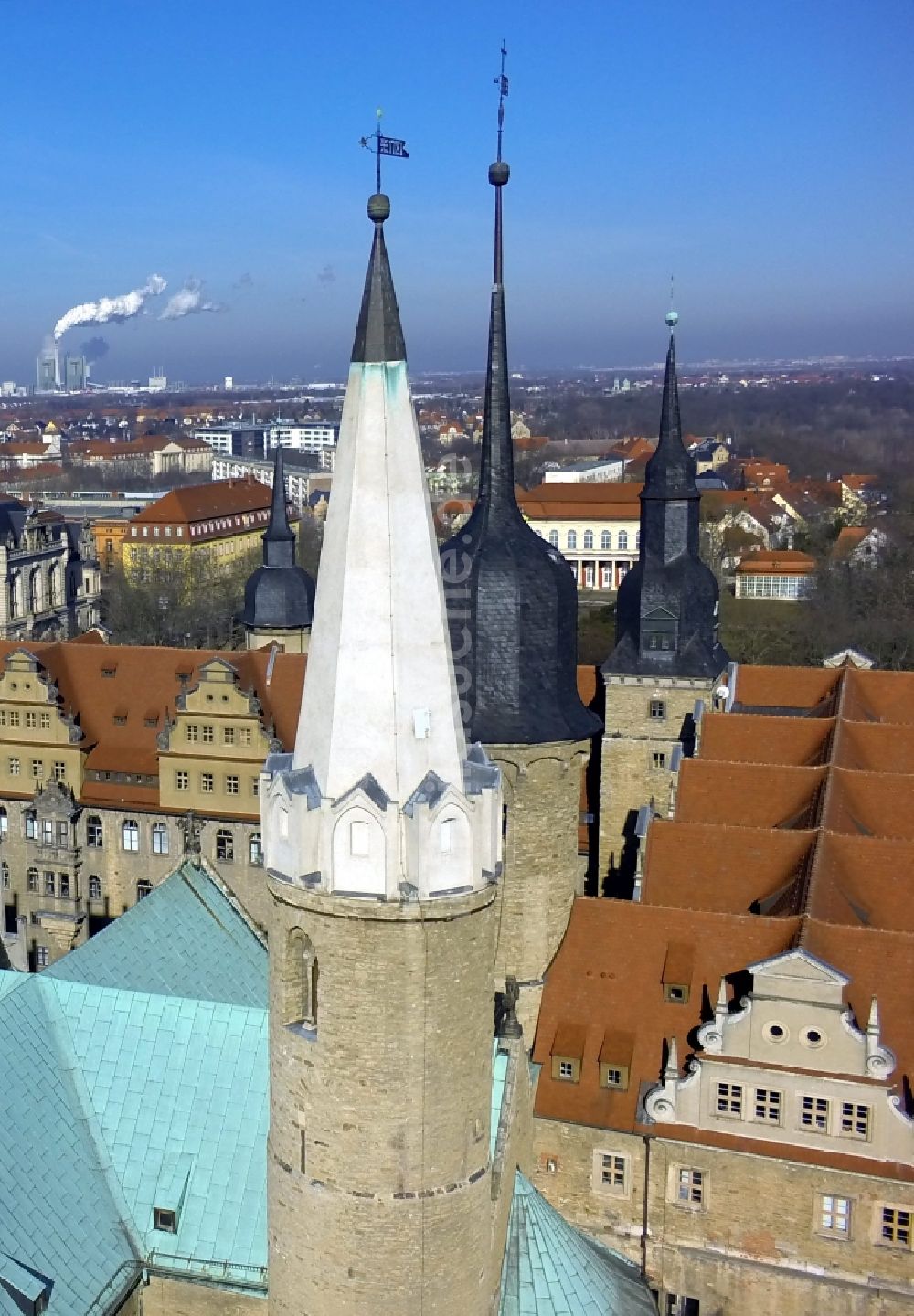 Merseburg aus der Vogelperspektive: Schloß mit dem Dom St. Johannes d. T. und Laurentius , einem Bauwerk der mit Strasse der Romanik in Merseburg im Bundesland Sachsen-Anhalt