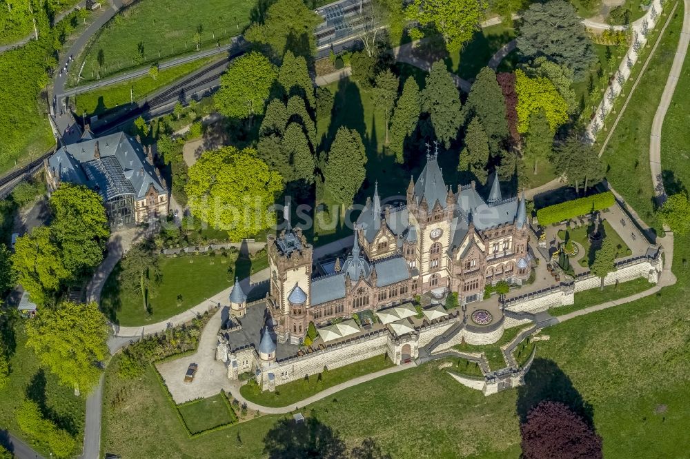 Königswinter von oben - Schloss Drachenburg am Rhein in Königswinter im Bundesland Nordrhein-Westfalen NRW