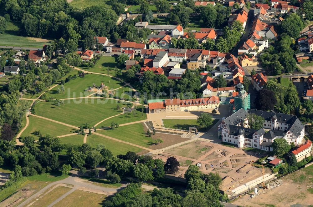 Ohrdruf von oben - Schloss Ehrenstein mit Parkanlage in Ohrdruf im Bundesland Thüringen