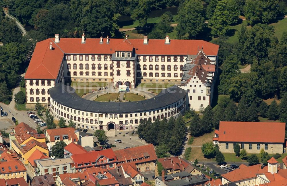 Meiningen von oben - Schloss Elisabethenburg in Meiningen im Bundesland Thüringen