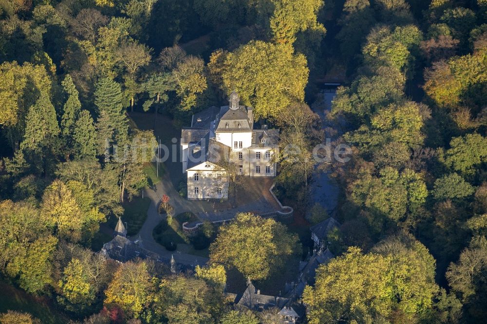 Luftaufnahme Düsseldorf Eller - Schloss Eller (ehemals Haus Eller genannt) im gleichnamigen Stadtteil von Düsseldorf im Bundesland Nordrhein-Westfalen