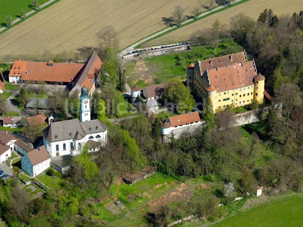 Erbach aus der Vogelperspektive: Schloss Erbach am Schlossberg in Erbach im Bundesland Baden-Württemberg