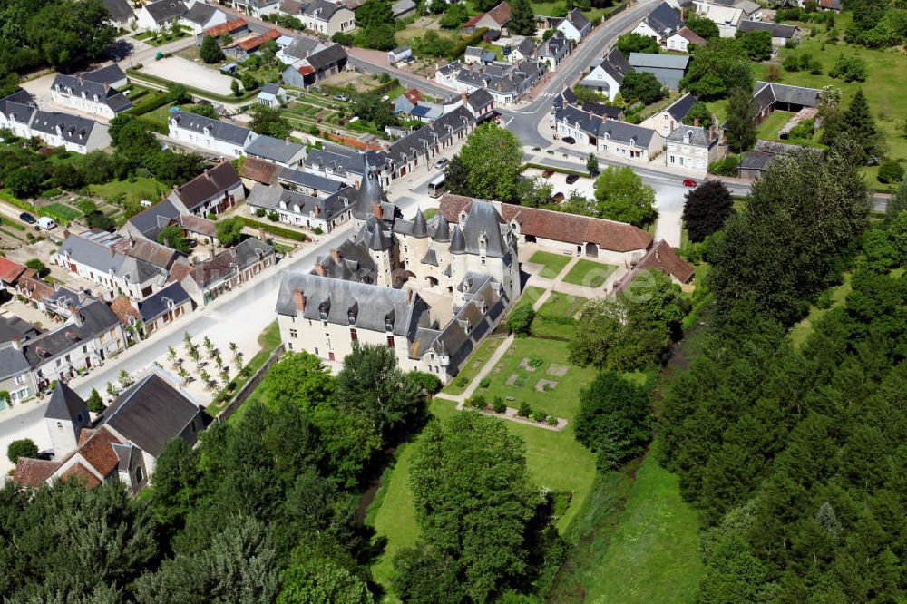 Fougers-sur-Bievre von oben - Schloss Fougères-sur-Bièvre