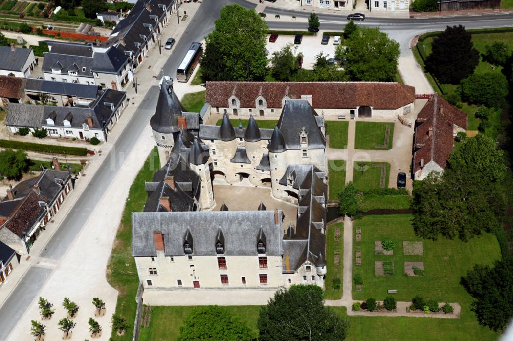 Fougers-sur-Bievre von oben - Schloss Fougères-sur-Bièvre