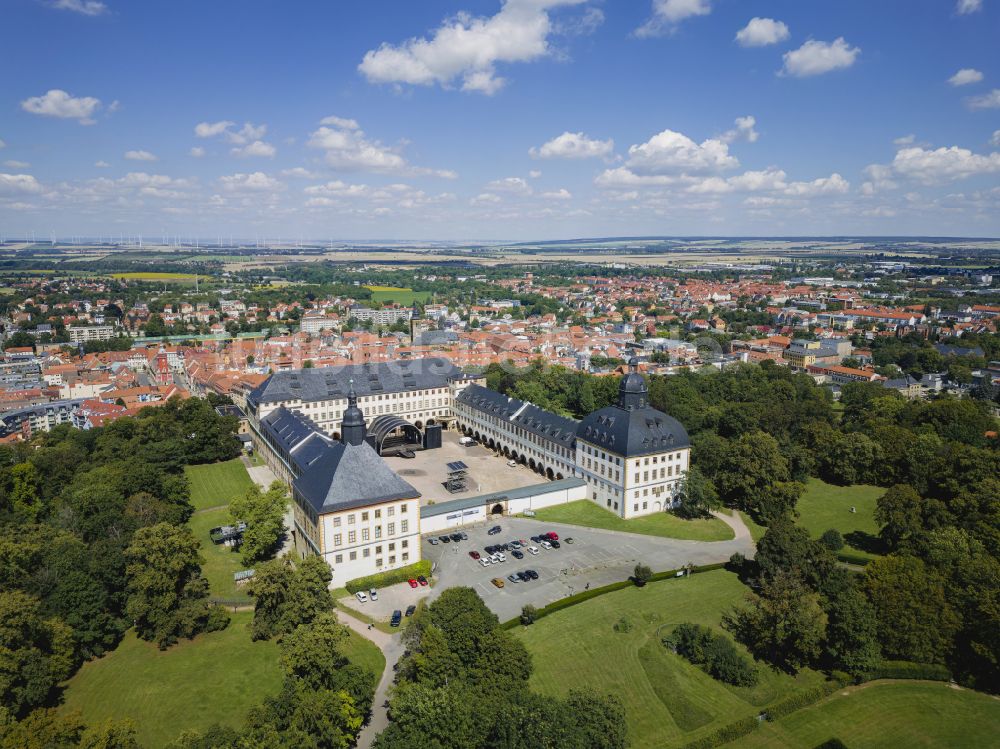 Gotha aus der Vogelperspektive: Schloss Friedenstein in Gotha im Bundesland Thüringen