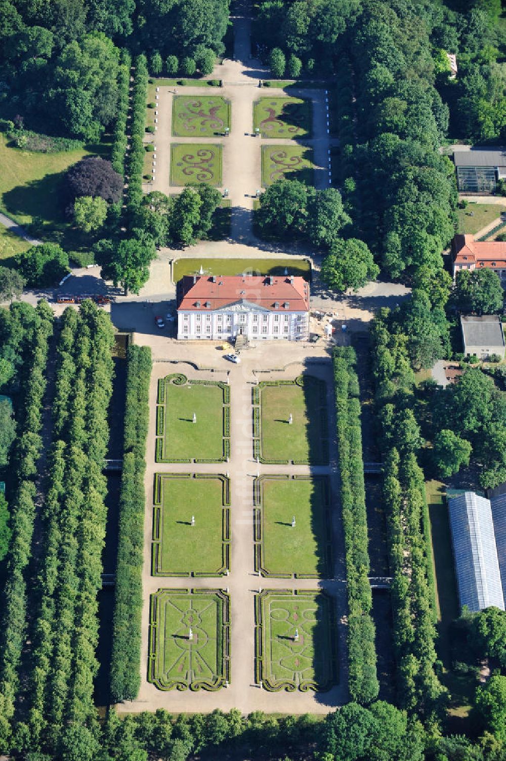 Luftaufnahme Berlin Friedrichsfelde - Schloss Friedrichsfelde im Tierpark Berlin