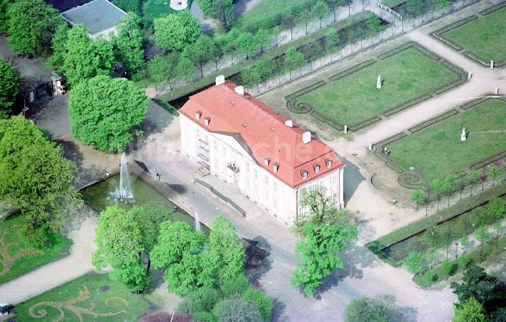 Berlin-Lichtenberg aus der Vogelperspektive: Schloß Friedrichsfelde im Tierpark in Berlin-Lichtenberg.