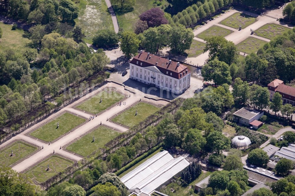 Luftbild Berlin - Schloss Friedrichsfelde im Tierpark Berlin im Ortsteil Friedrichsfelde im Bezirk Lichtenberg in Berlin