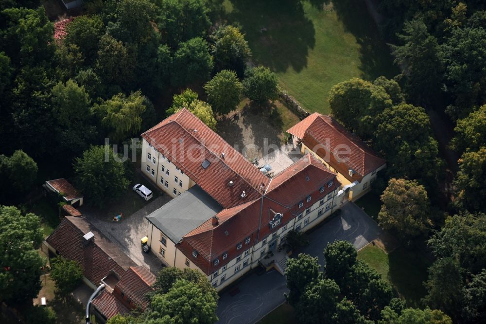 Luftaufnahme Grüningen - Schloss Grüningen im Osten von Grüningen im Bundesland Thüringen