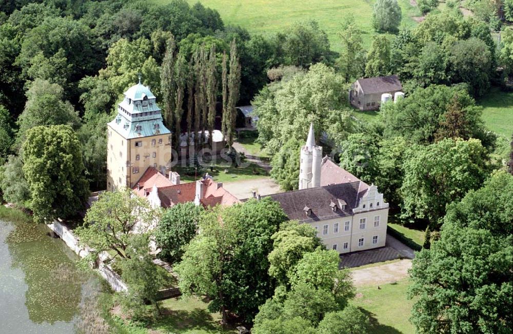 Groß Leuthen / Brandenburg von oben - Schloß Groß Leuthen am Groß Leuthener See