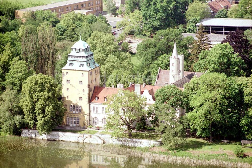 Luftbild Groß Leuthen / Brandenburg - Schloß Groß Leuthen am Groß Leuthener See. Datum: 21.05.2003