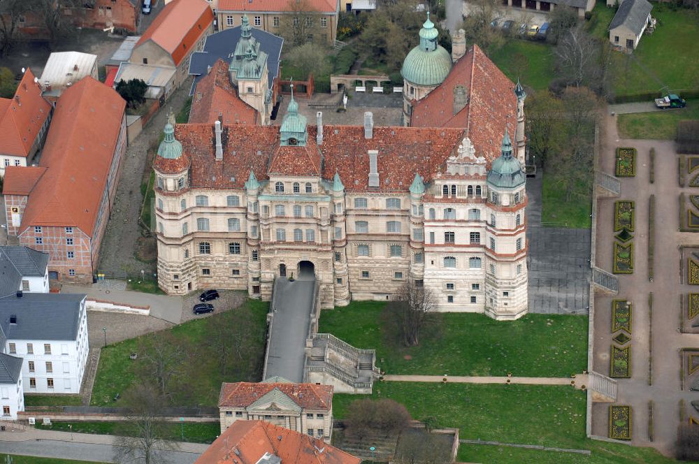 Luftaufnahme Güstrow - Schloss Güstrow, es gilt als eines der bedeutendsten Renaissancebauwerke Norddeutschlands