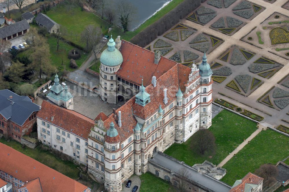 Luftaufnahme Güstrow - Schloss Güstrow, es gilt als eines der bedeutendsten Renaissancebauwerke Norddeutschlands