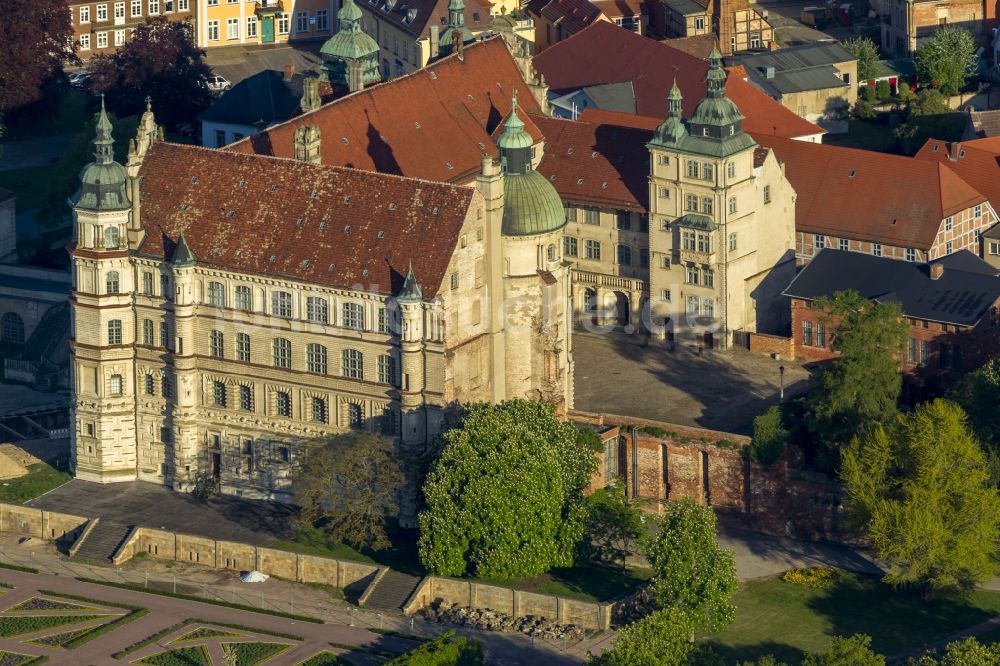 Güstrow von oben - Schloss Güstrow im Bundesland Mecklenburg-Vorpommern