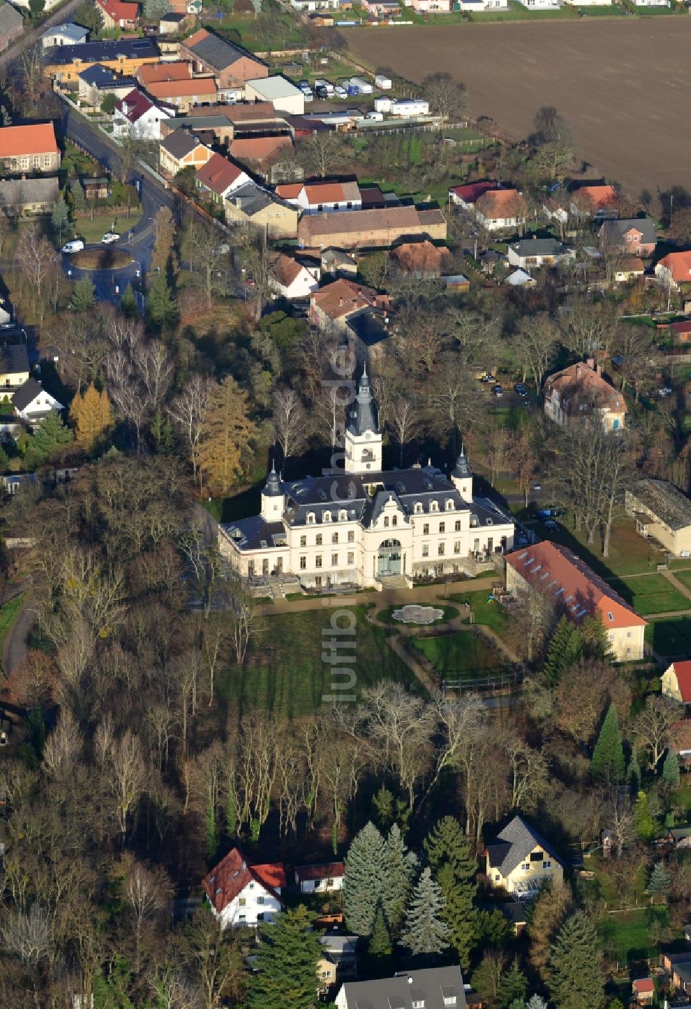 Luftaufnahme Stahnsdorf - Schloß Güterfelde in Stahnsdorf im Bundesland Brandenburg